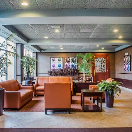 Clarion Hotel & Suites Riverfront Осуего Екстериор снимка