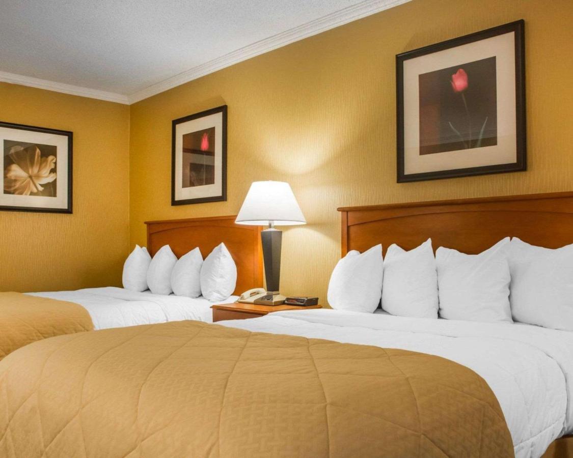 Clarion Hotel & Suites Riverfront Осуего Екстериор снимка