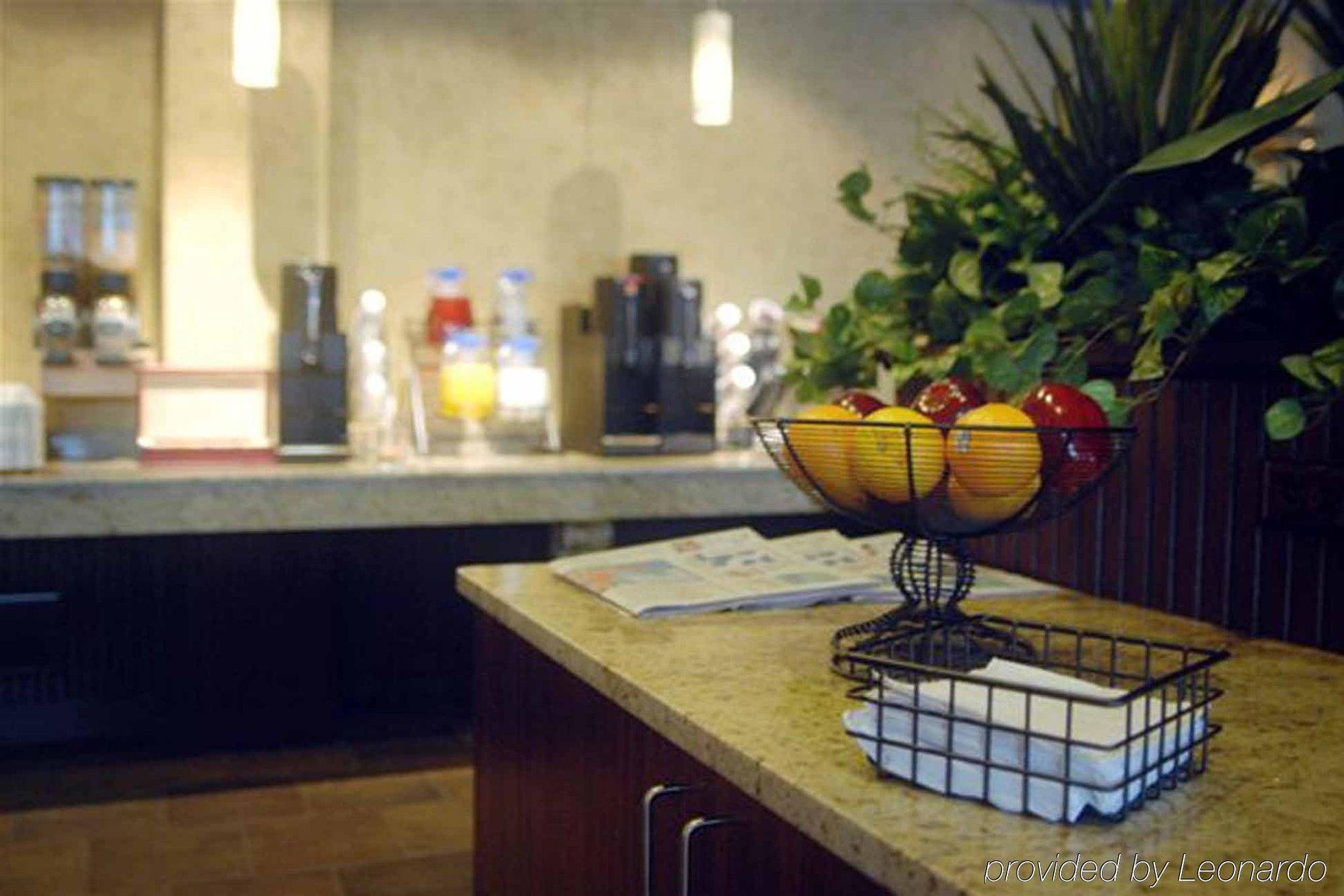Clarion Hotel & Suites Riverfront Осуего Екстериор снимка